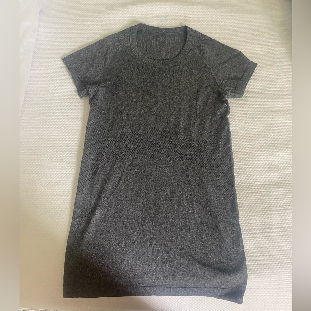 Lululemon women’s s/s tee. Size Small/color grey.